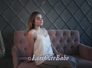 0LoriCuteBabe 1 chatte mouillée
