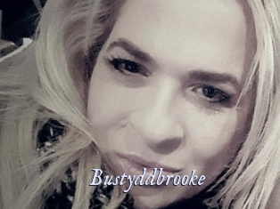 bustyddbrooke 1 chatte mouillée