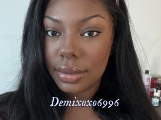 demixoxo6996 1 chatte mouillée