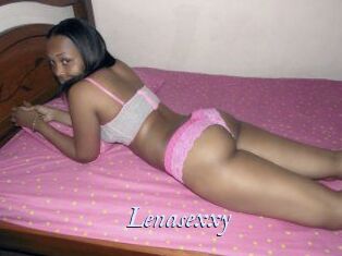 Lenasexxy 1 chatte mouillée