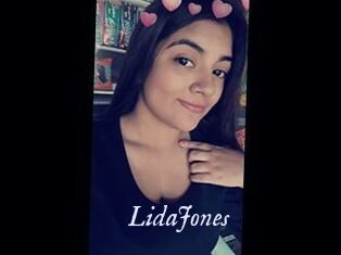 LidaJones 1 chatte mouillée