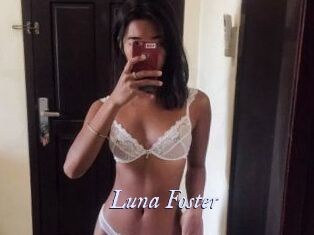 Luna_Foster