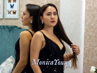 MonicaYoung 1 chatte mouillée