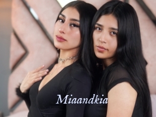 miaandkia 1 chatte mouillée
