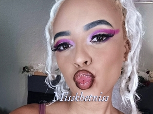misskhetniss 1 chatte mouillée
