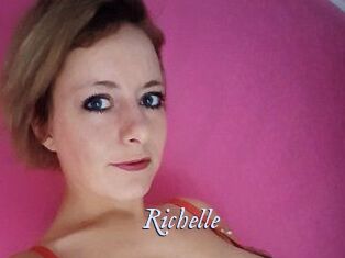 Richelle 1 chatte mouillée