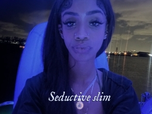 seductive_slim 1 chatte mouillée