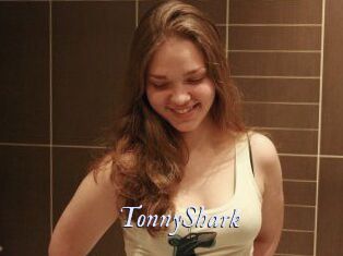 TonnyShark 1 chatte mouillée