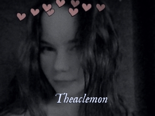 theaclemon 1 chatte mouillée