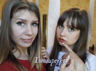 twosuperket 1 chatte mouillée